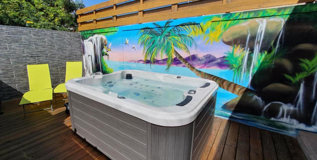 "Chez Claudia "Charmant Logement Avec Jacuzzi Privatif En Toute Intimite Sur Belle Terrasse Exterieure En Bois Et Piscine Courcelles Екстер'єр фото