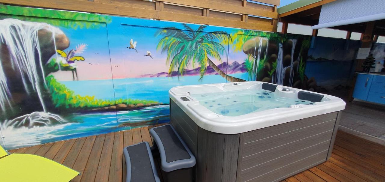 "Chez Claudia "Charmant Logement Avec Jacuzzi Privatif En Toute Intimite Sur Belle Terrasse Exterieure En Bois Et Piscine Courcelles Екстер'єр фото